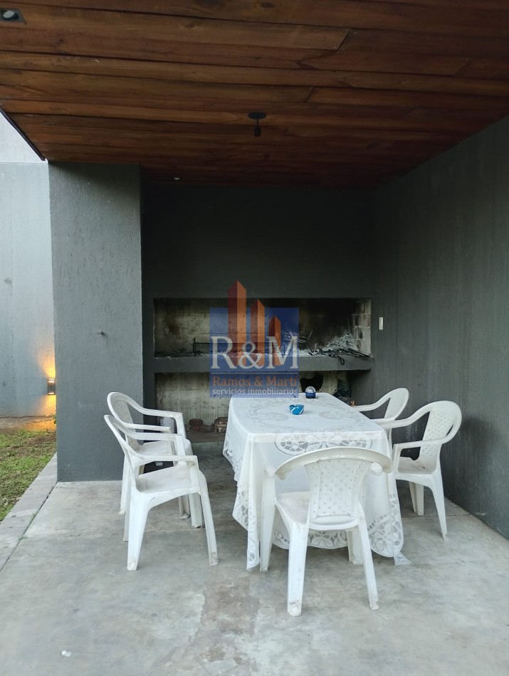 VILLA WARCALDE: CASA PH 2D MUY MODERNA