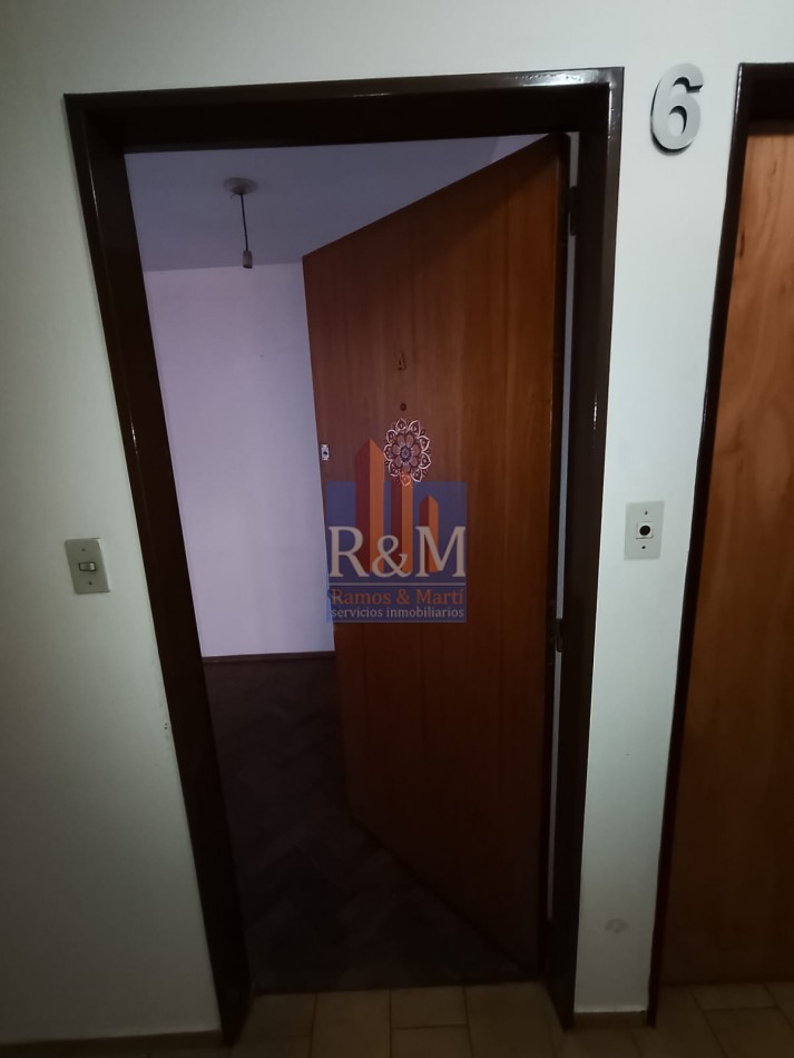 ALBERDI: DPTO 2D SEMIPISO CON BALCON