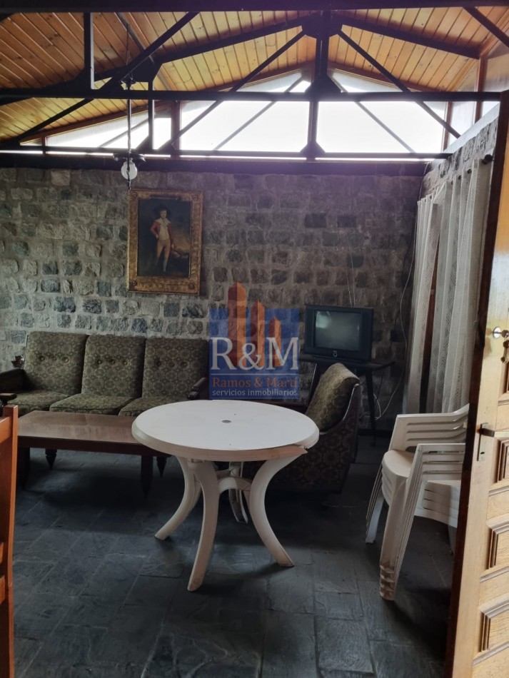 MALAGUEÑO: CASA DE PIEDRA 3D CON PILETA Y PARQUE