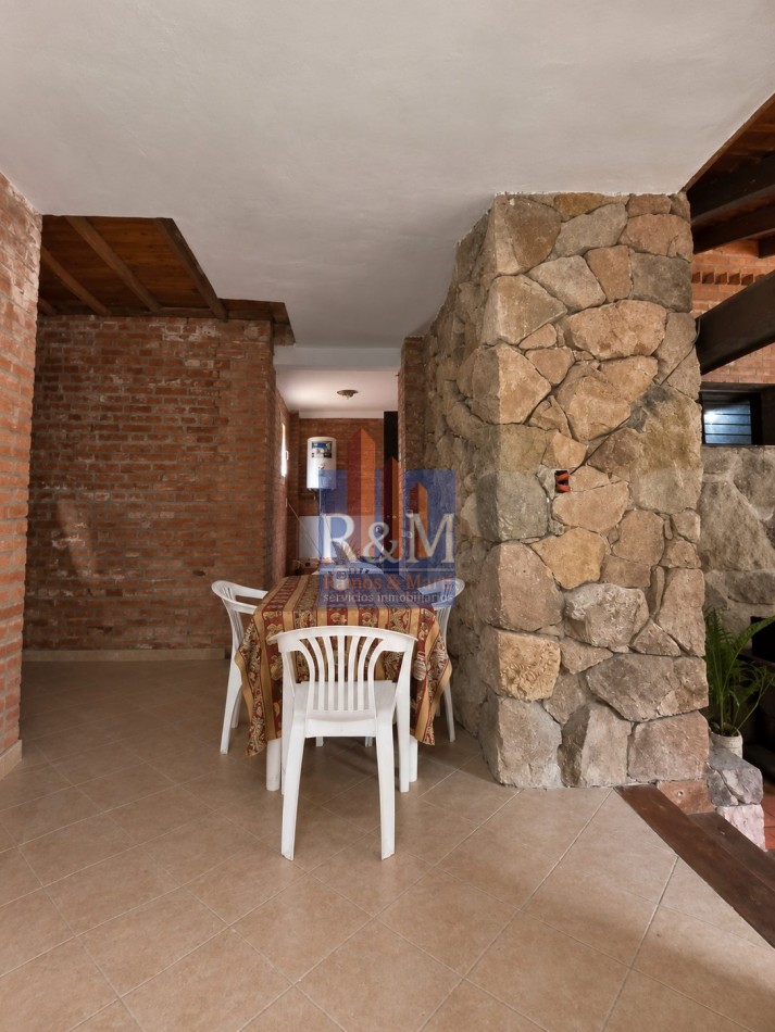 SAN ANTONIO DE ARREDONDO: CASA CON AMPLIO TERRENO Y PILETA