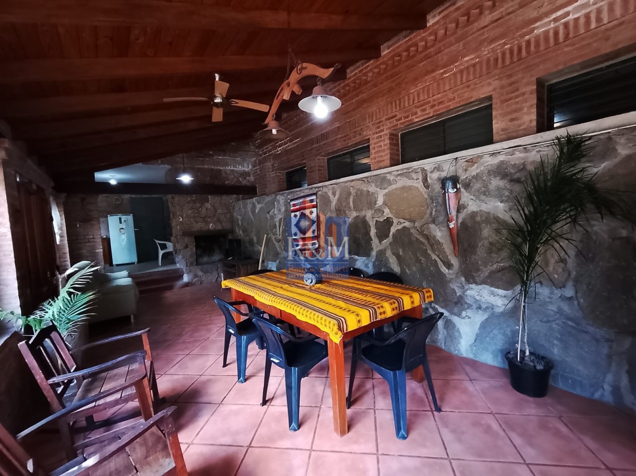 SAN ANTONIO DE ARREDONDO: CASA CON AMPLIO TERRENO Y PILETA