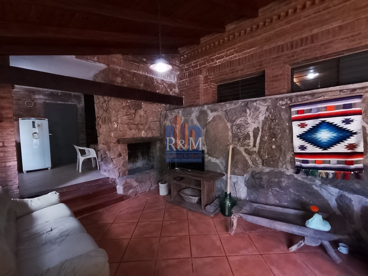 SAN ANTONIO DE ARREDONDO: CASA CON AMPLIO TERRENO Y PILETA