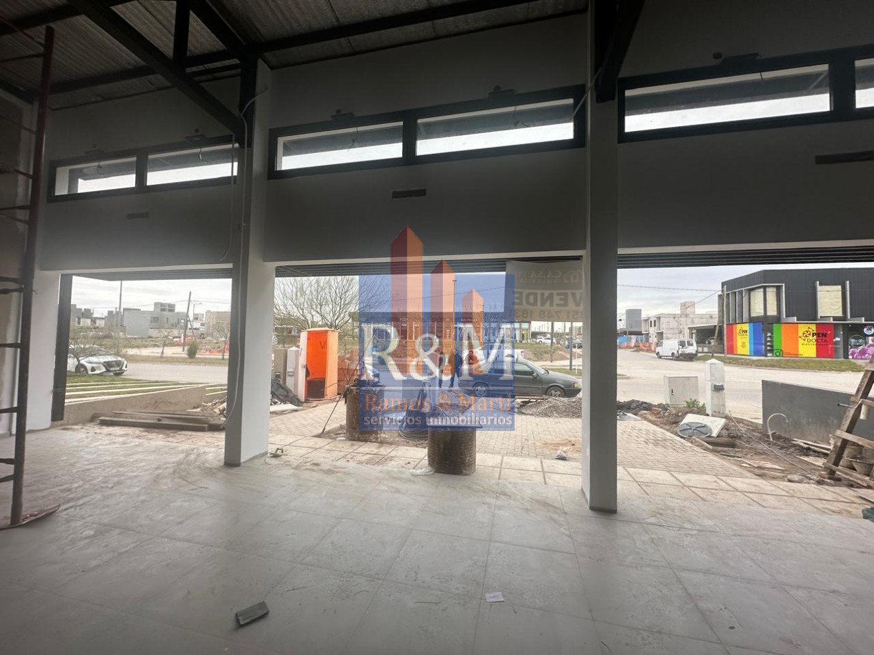 DOCTA: SE ALQUILAN 3 LOCALES DE 65 M2 + PATIO