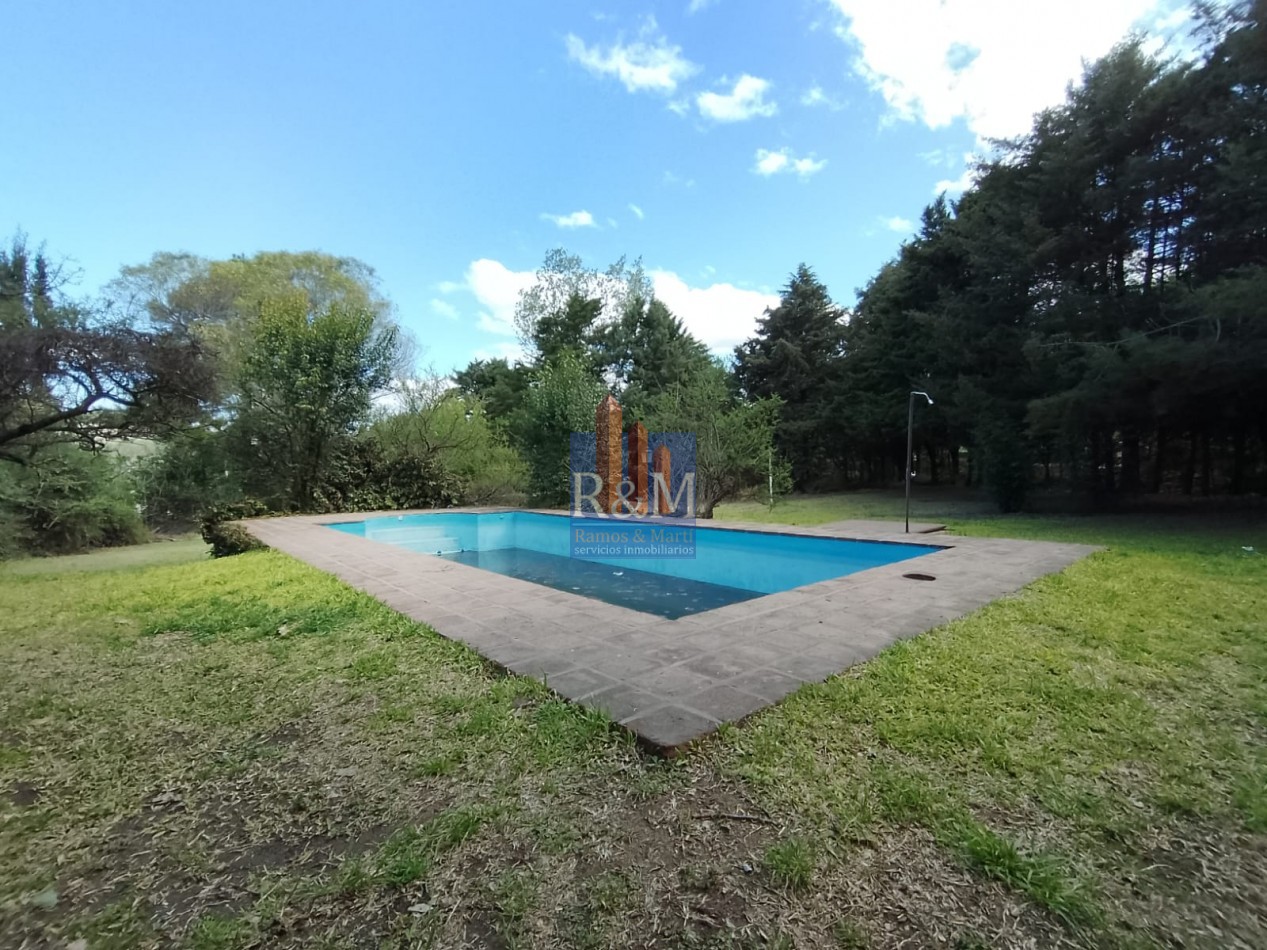 SAN ANTONIO DE ARREDONDO: CASA CON AMPLIO TERRENO Y PILETA