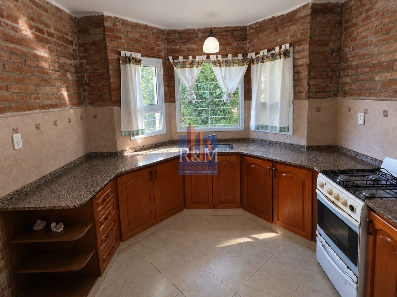 SAN ANTONIO DE ARREDONDO: CASA CON AMPLIO TERRENO Y PILETA