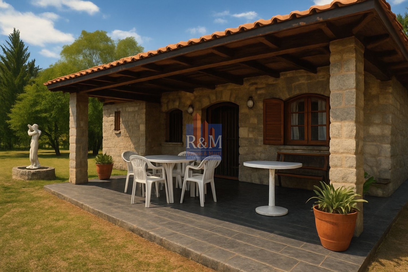 MALAGUEÑO: CASA DE PIEDRA 3D CON PILETA Y PARQUE