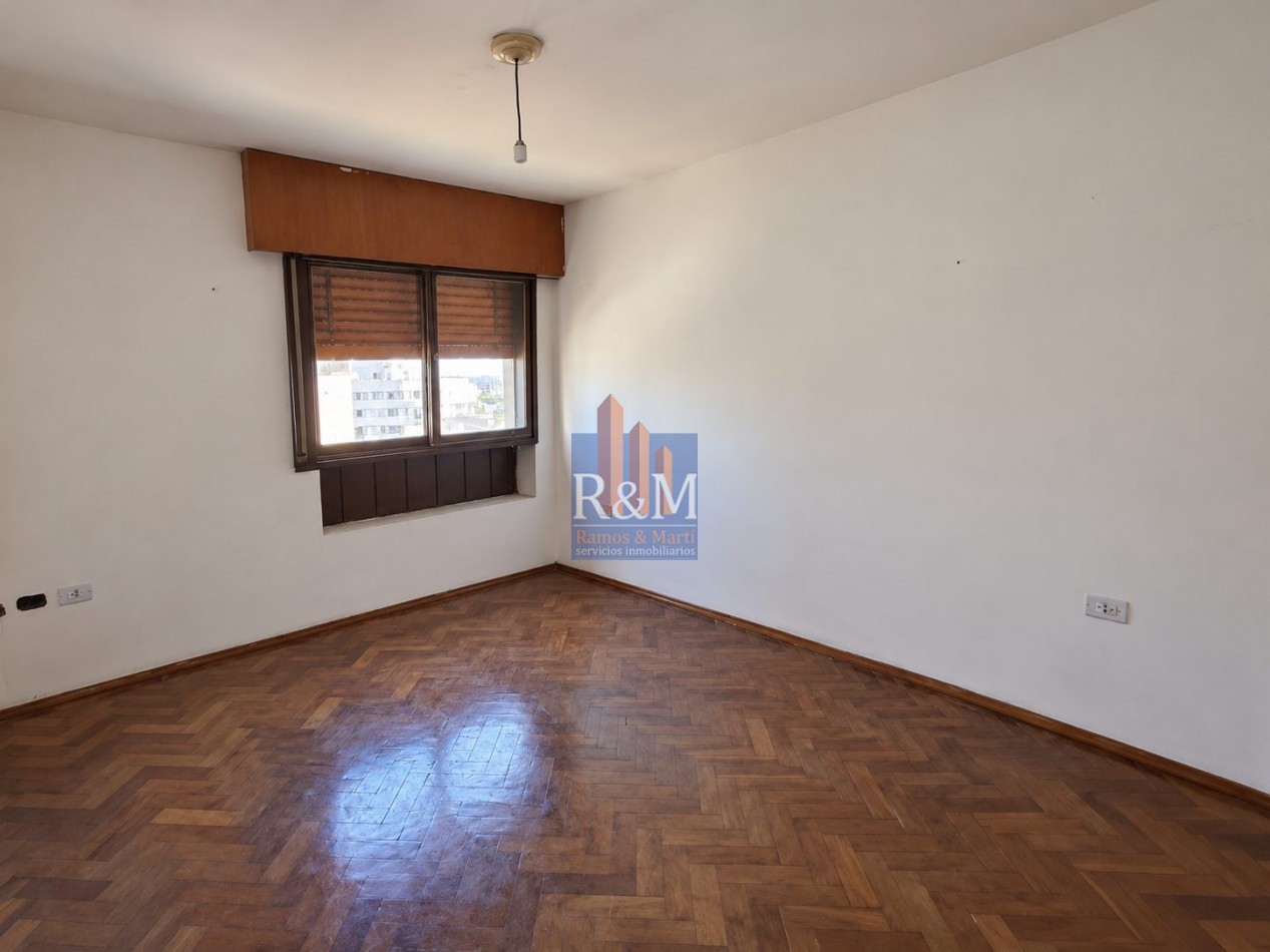 ALBERDI: DPTO 2D SEMIPISO CON BALCON