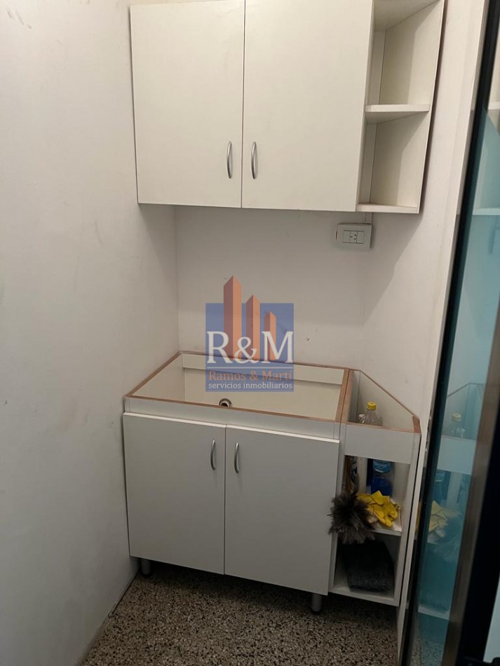 CENTRO: OFICINAS EN GALERIA CONDOR AV COLON 352