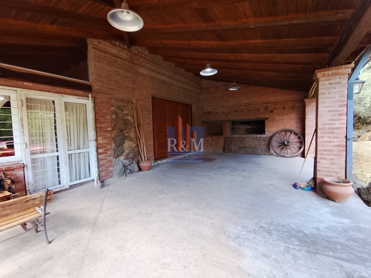 SAN ANTONIO DE ARREDONDO: CASA CON AMPLIO TERRENO Y PILETA