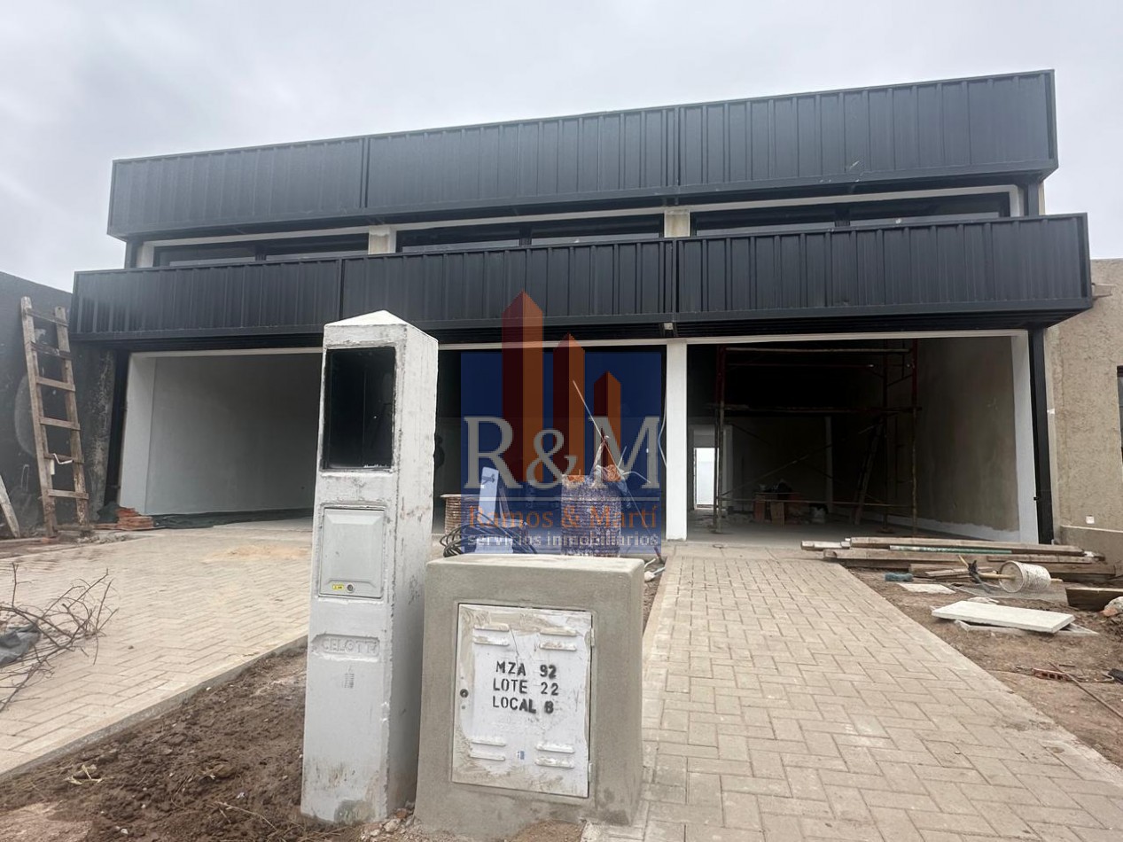 DOCTA: SE ALQUILAN 3 LOCALES DE 65 M2 + PATIO