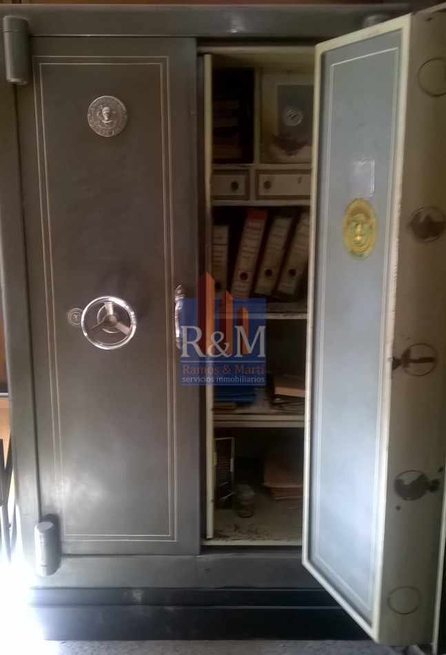 CENTRO: OFICINAS EN GALERIA CONDOR AV COLON 352