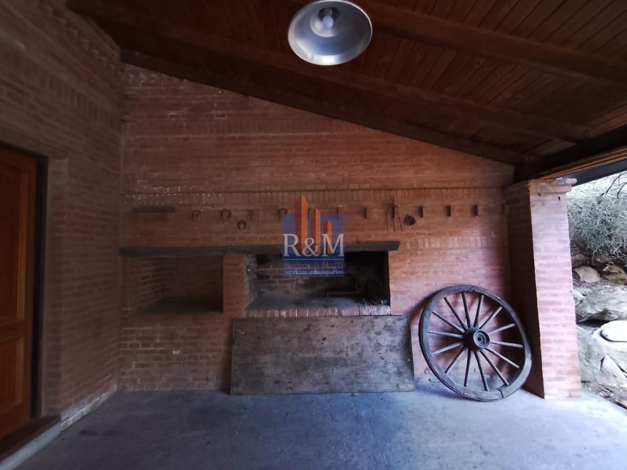 SAN ANTONIO DE ARREDONDO: CASA CON AMPLIO TERRENO Y PILETA