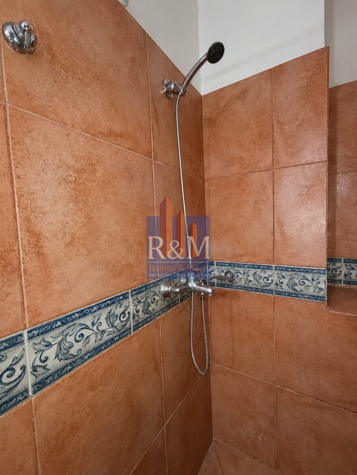 SAN ANTONIO DE ARREDONDO: CASA CON AMPLIO TERRENO Y PILETA