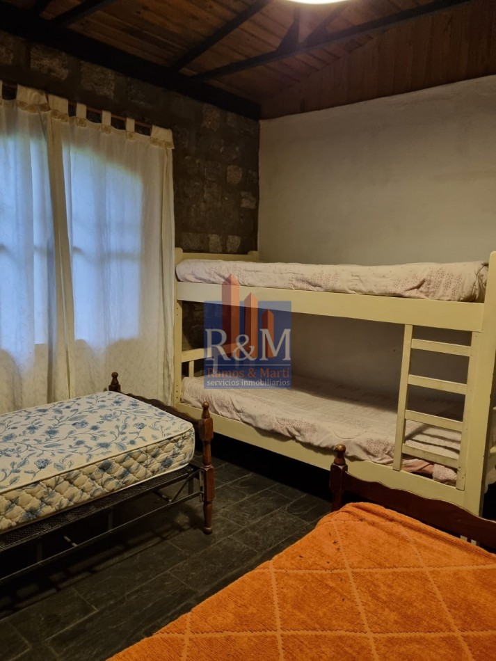 MALAGUEÑO: CASA DE PIEDRA 3D CON PILETA Y PARQUE