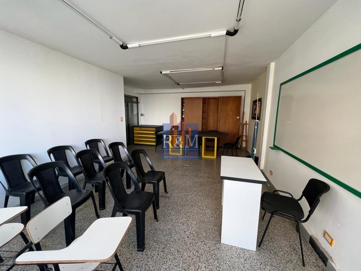 CENTRO: OFICINAS EN GALERIA CONDOR AV COLON 352