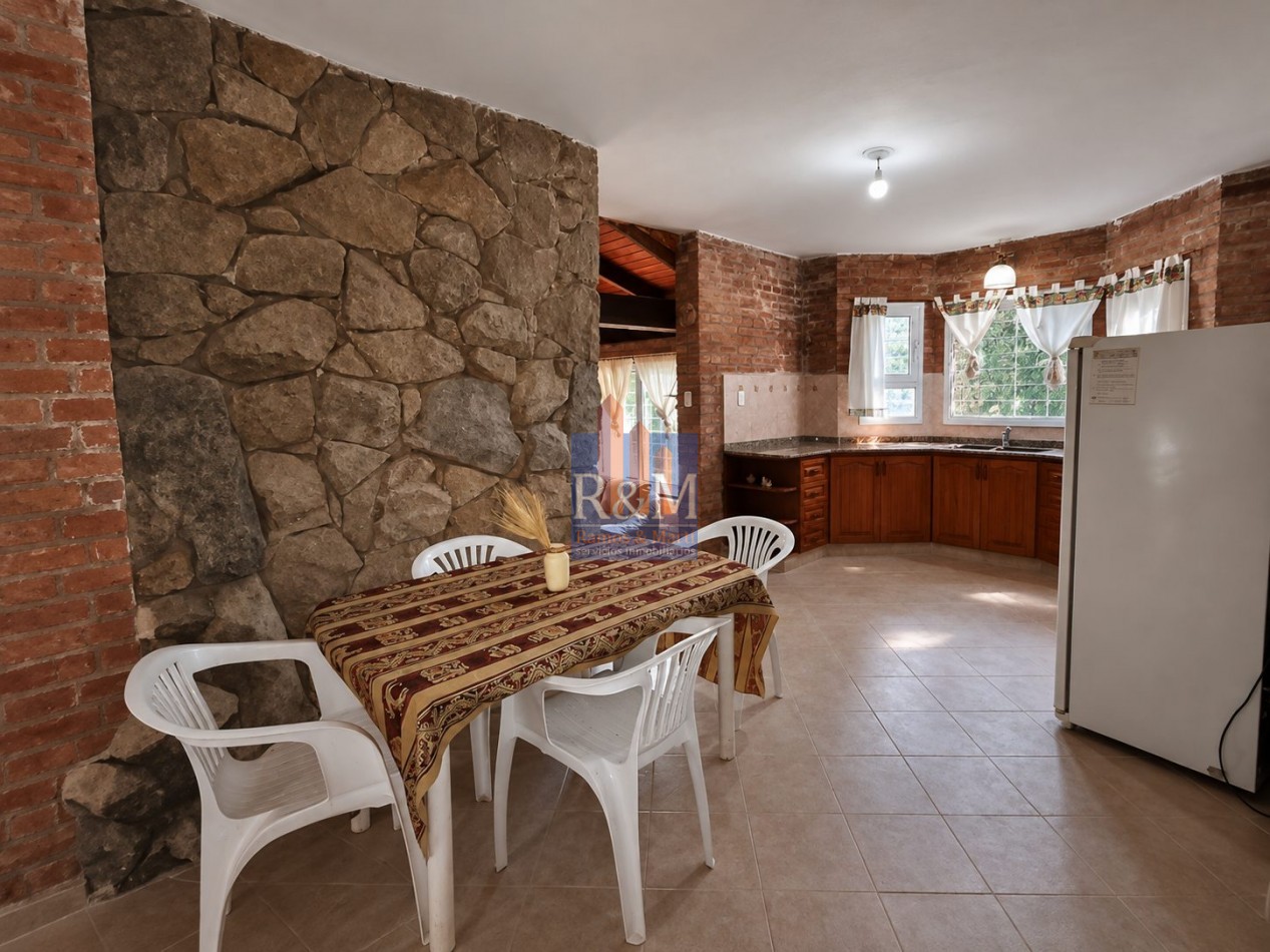 SAN ANTONIO DE ARREDONDO: CASA CON AMPLIO TERRENO Y PILETA
