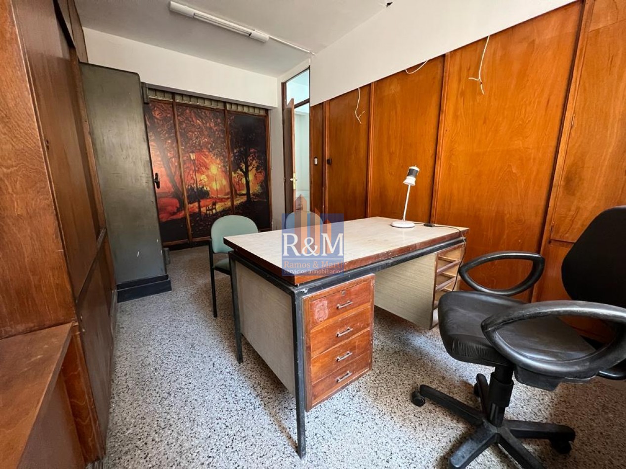 CENTRO: OFICINAS EN GALERIA CONDOR AV COLON 352