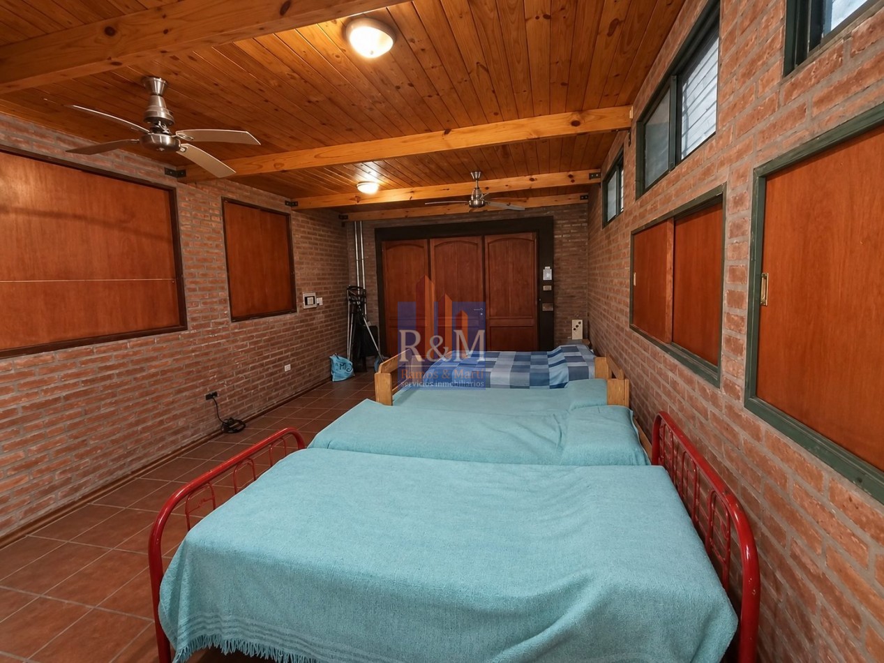 SAN ANTONIO DE ARREDONDO: CASA CON AMPLIO TERRENO Y PILETA